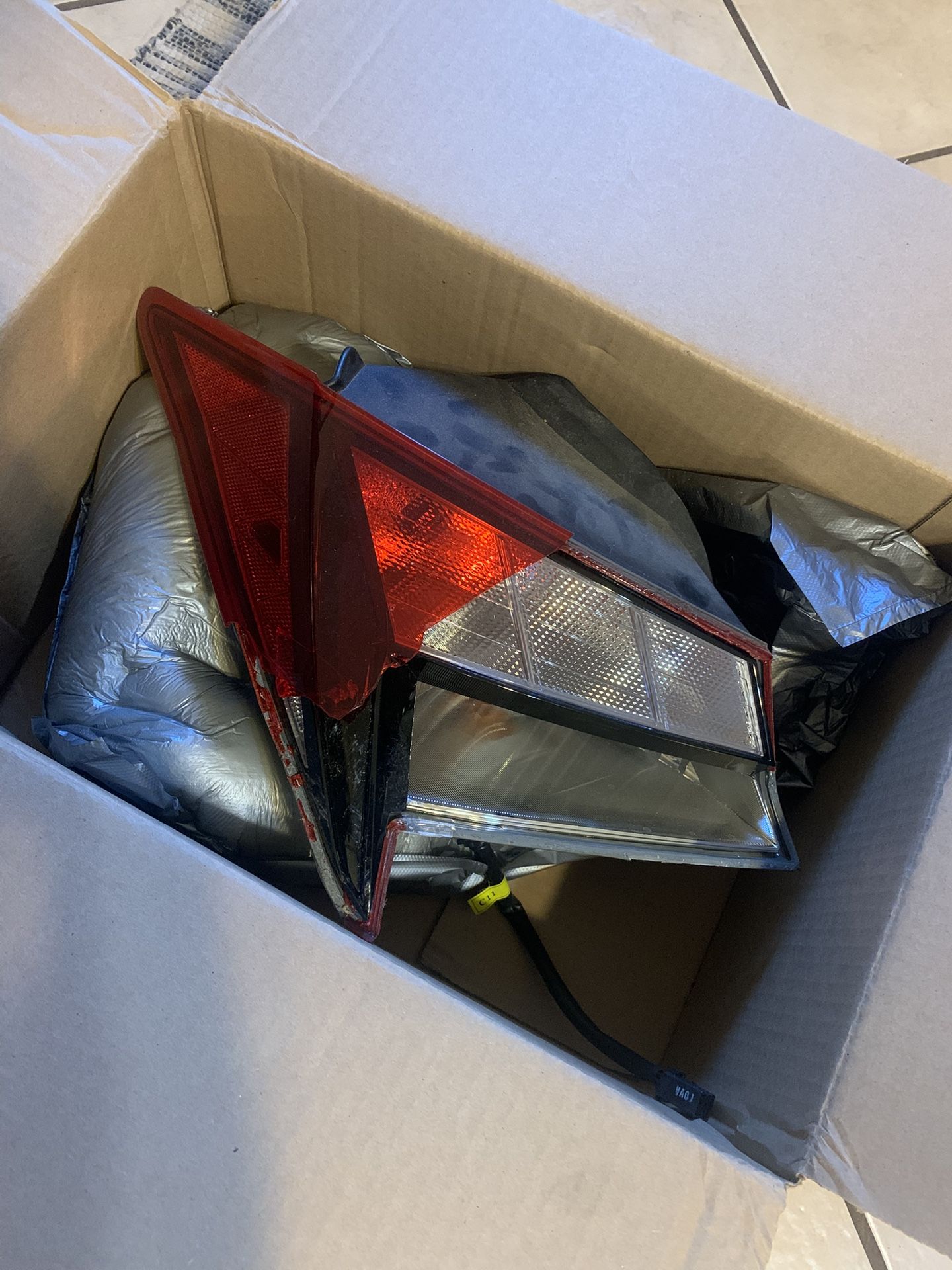 For Parts Or Repair 2022 Hyundai Elantra Left OEM Tail Light 