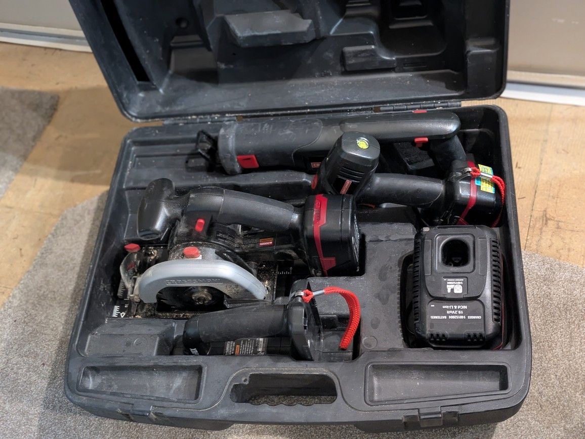 Craftsman Cordless Power Tool Set With Case