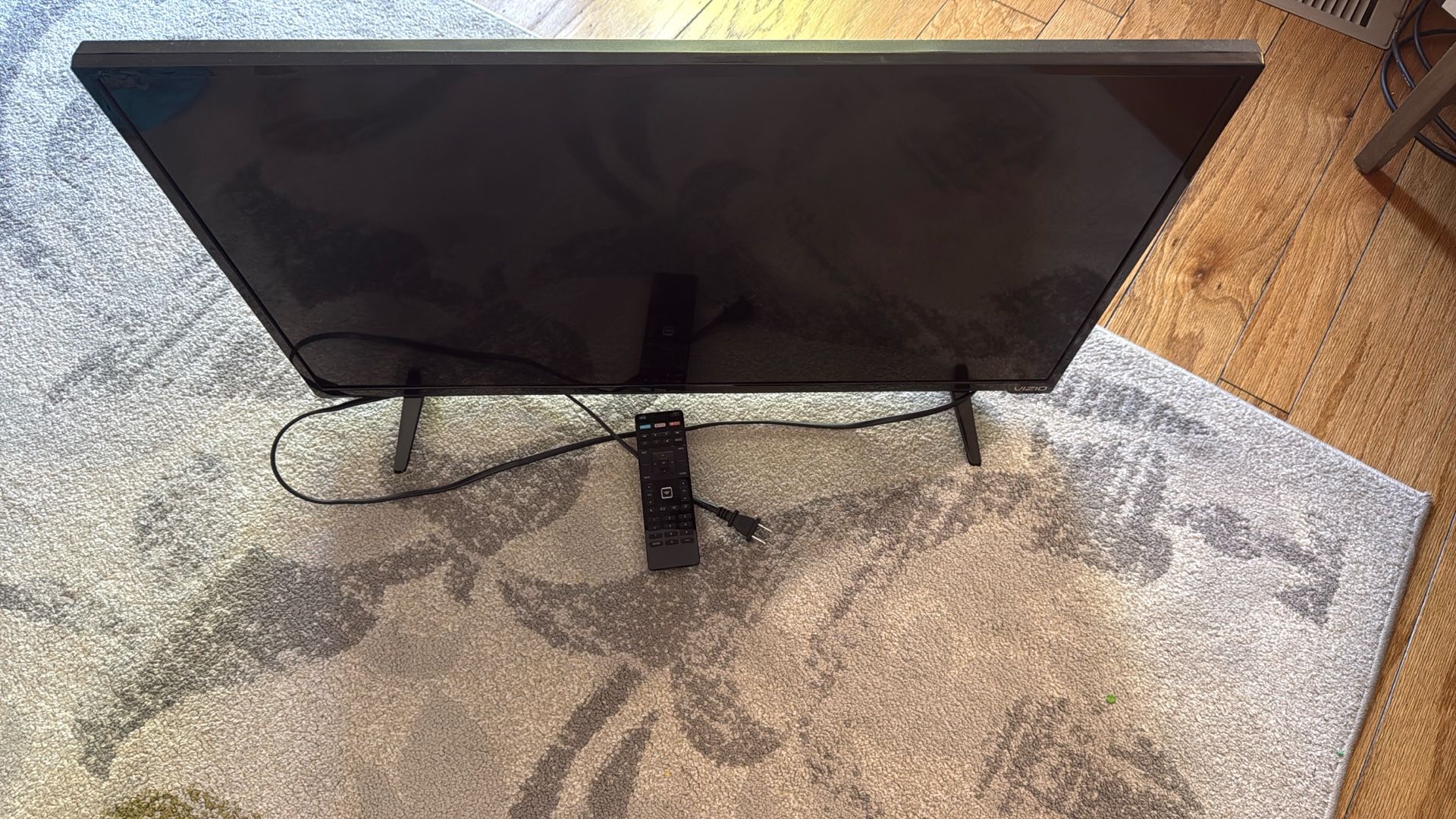 VIZIO 32" 1080p Smart LED TV