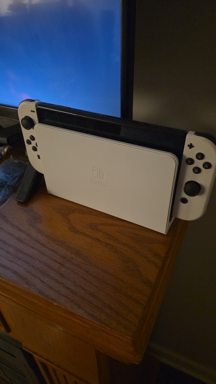 Nintendo Switch OLED White, NEW With Pokémon Game.