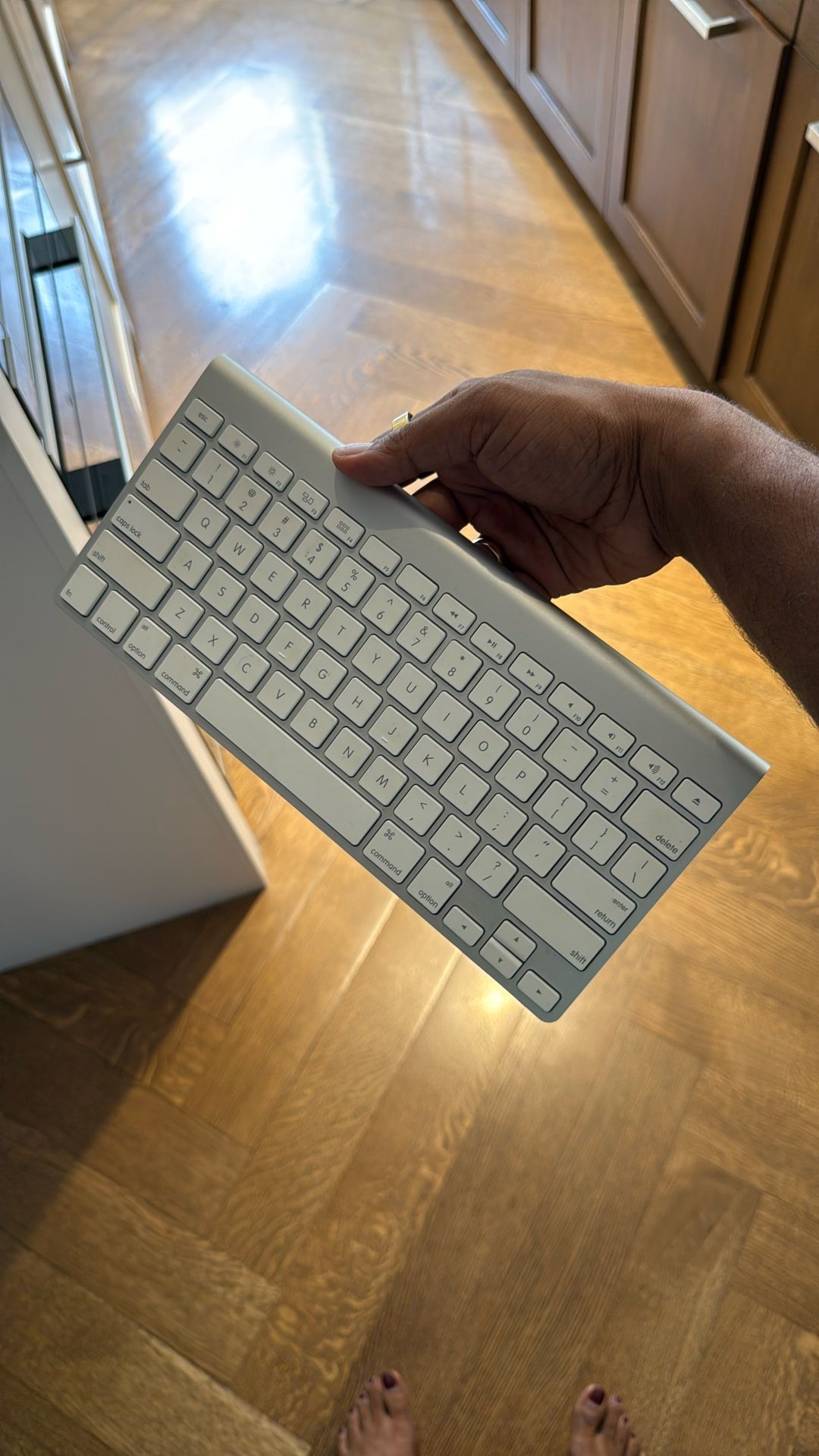 Old School Battery Powered Wireless Bluetooth Apple Keyboard
