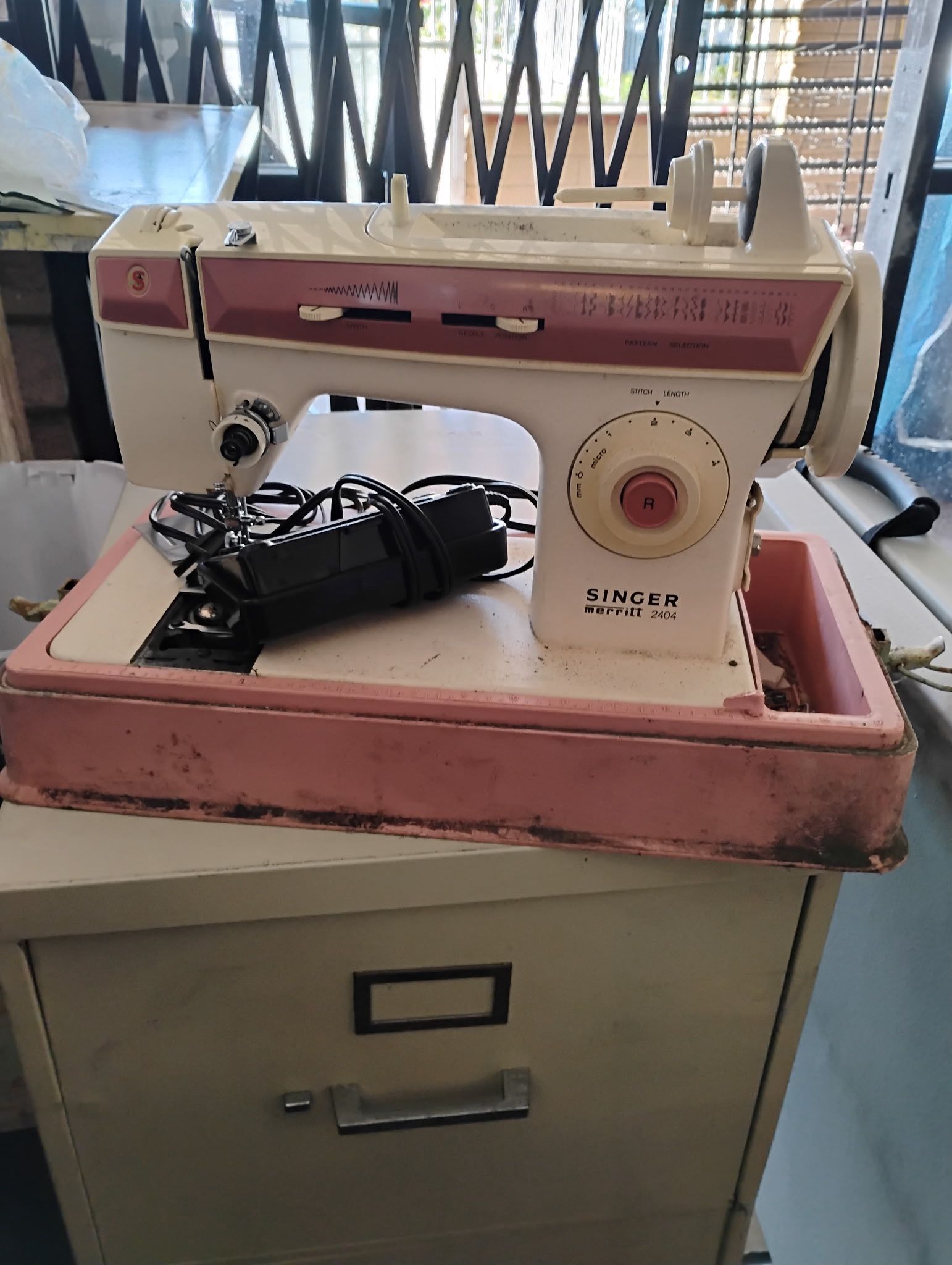 Singer Merritt 2404 sewing machine