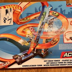 Sky Crash Tower Hot Wheels Set