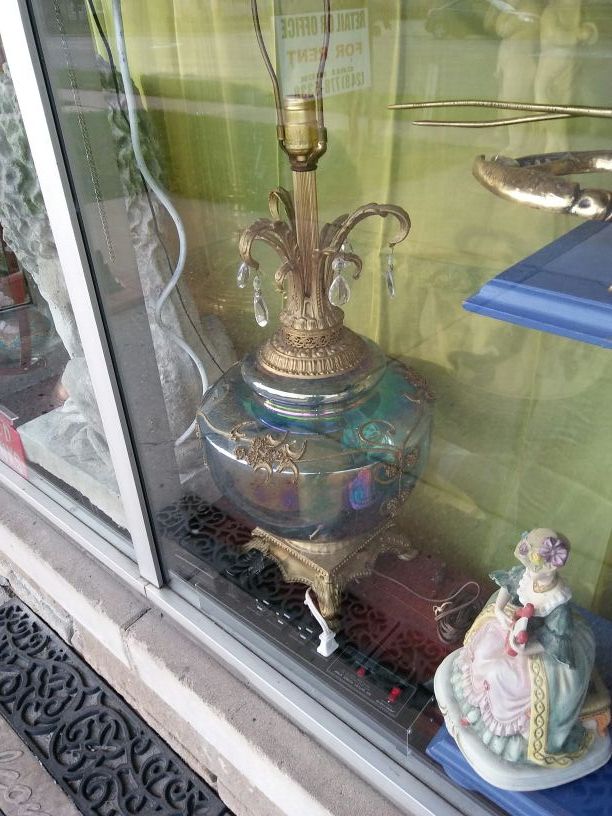 Set of 2 vintage. Lamps