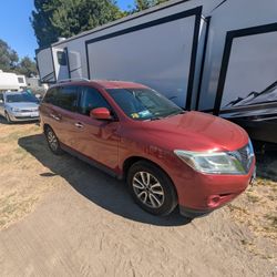 🚗 2015 Nissan Pathfinder – 114k miles