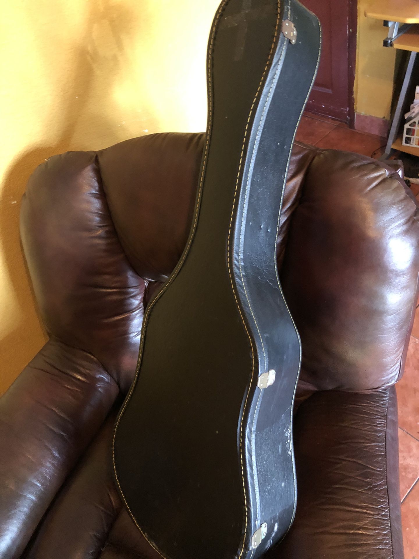 Guitar case for medium size classical guitars