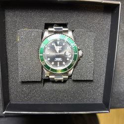 INVICTA watch Brand New WITH BOX AND ALL LINKS