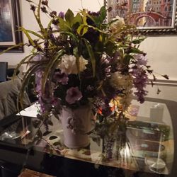 Beautiful Flower Arrangement & Nice Vase 