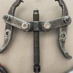 Tools: Wheel Puller, Allen Wrench Set And Vice Grips