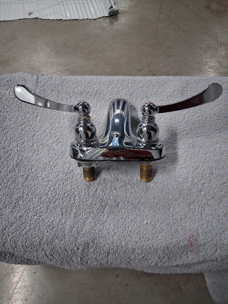 NEW "MOEN" FAUCET, DECK MOUNT, 3 HOLES GREAT FOR BATHROOM SINK, PRICED TO SELL!!!