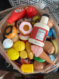 Play kitchen food