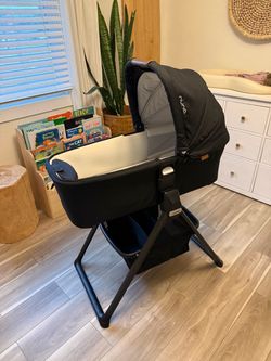 Nuna Mixx Next Bassinet + Stand