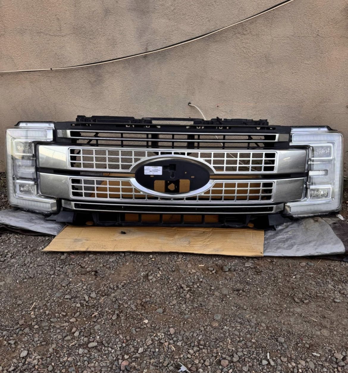 2017/19 Ford Super Duty F250 F350 Platinum Headlights And Grille