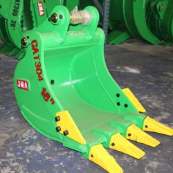 Mini Excavator Caterpillar CAT 304 GP Bucket 18 Inches Width.