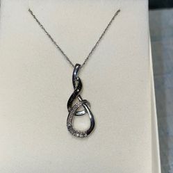 STERLING SILVER BLACK & CLEAR DIAMOND INFINITY NECKLACE! 