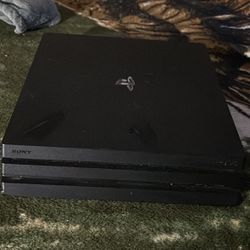ps4 pro comes wit controller n game 