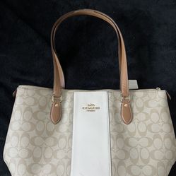Coach Beige Tote bag purse