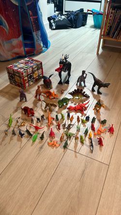 Huge Dinosaur Toy Lot – 40+ Dinosaurs with Storage Chest