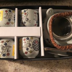 BRAND NEW Asian / Japanese Tea Set ( Perfect For Families , Get Togethers , Perfect Gift For Loved Ones , In Laws And More !)