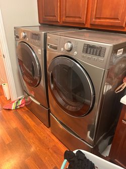 LG Washer & Dryer TrueSteam Set w/ Pedetals.