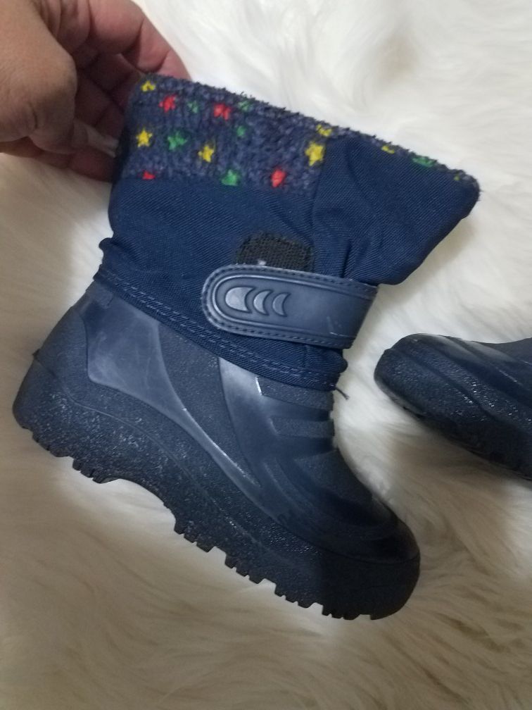 Kids snow boots size 9