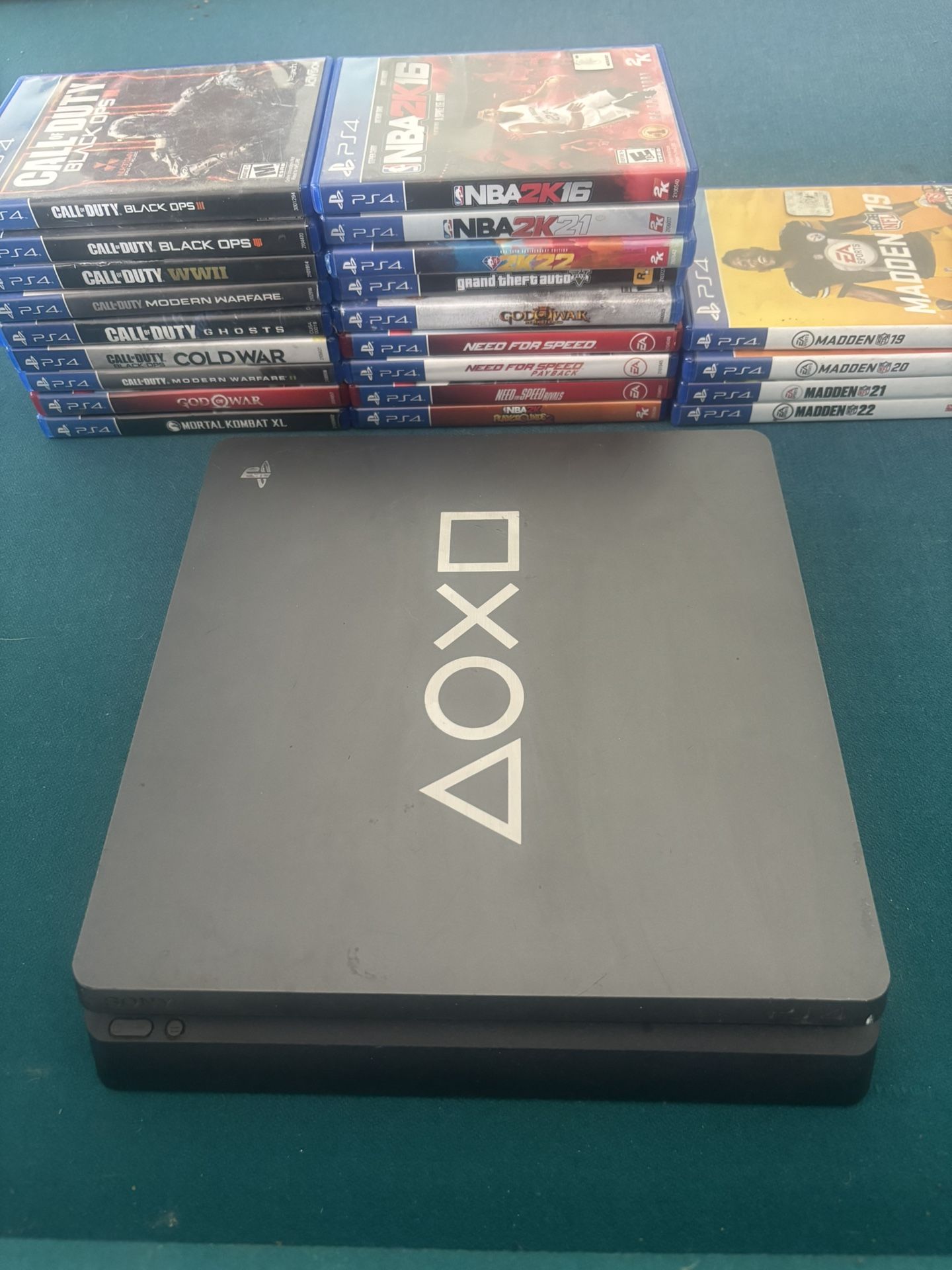 Ps4 w 22 Games