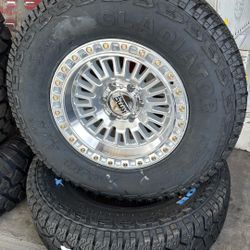 Kmc 17x8.5 6x139 Con 285 70 17 ‼️