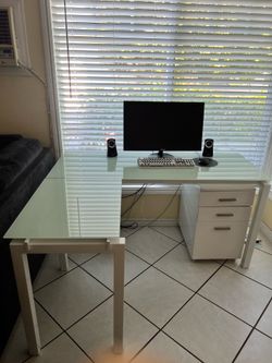 L-Shape tempered glass desk