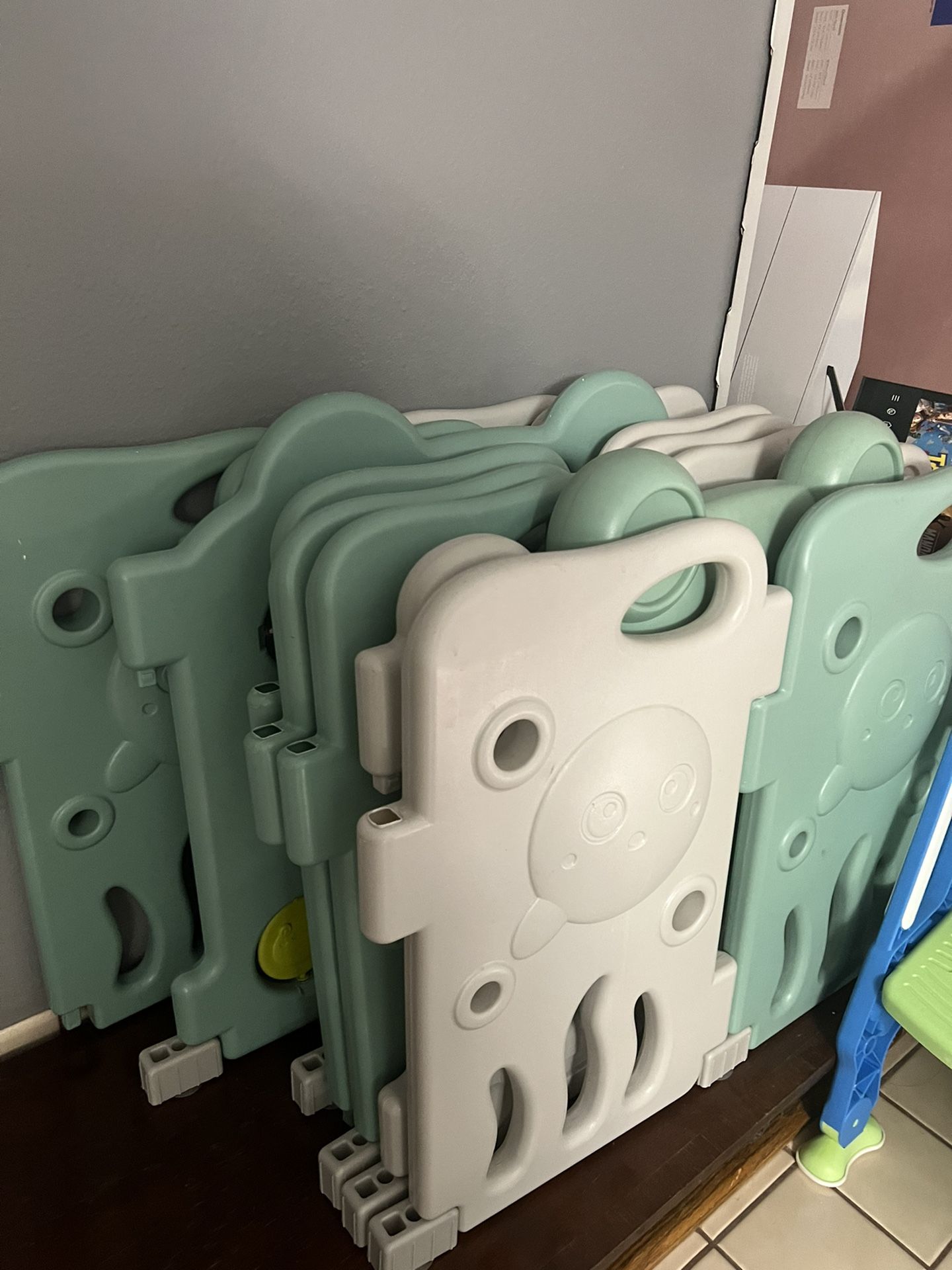 Joymor Play yard Great Condition