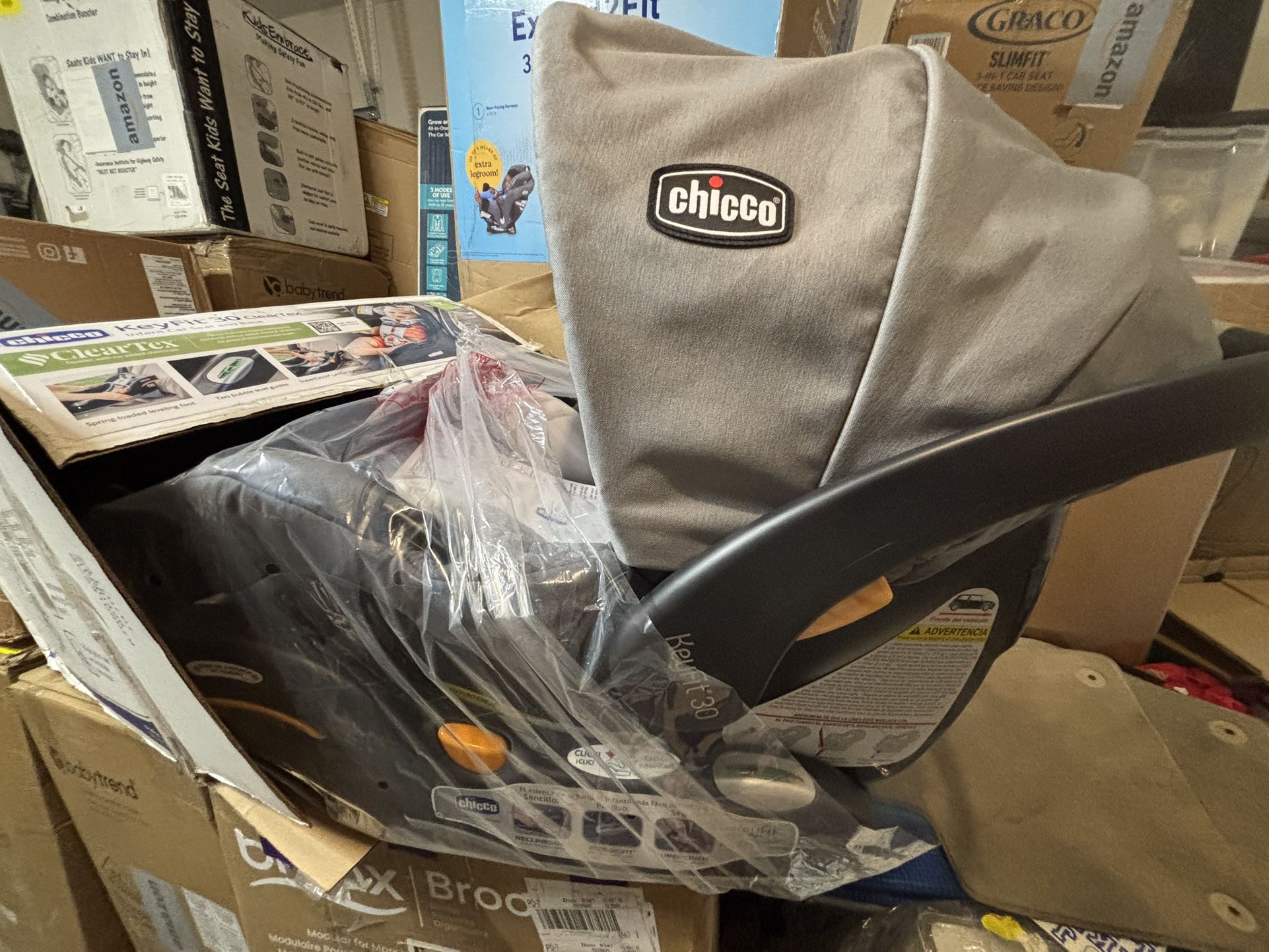 NEW! Chicco keyfit 30 Infant car seat