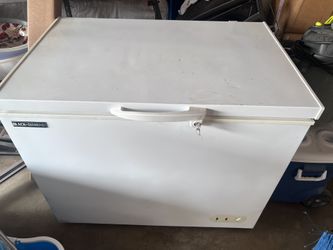 FREEZER W/ LOCK 🔐 (Black Diamond)