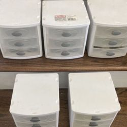 5 Small Plastic Organizers