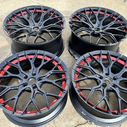 Corvette wheels 21” front 22” rear staggered   Cosmetic marks and paint peeling 