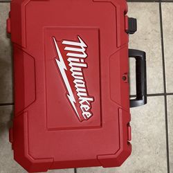 Cordless copper tubing cutter