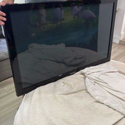 40in TV With Bracket 