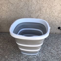 Brookstone Folding Bucket 
