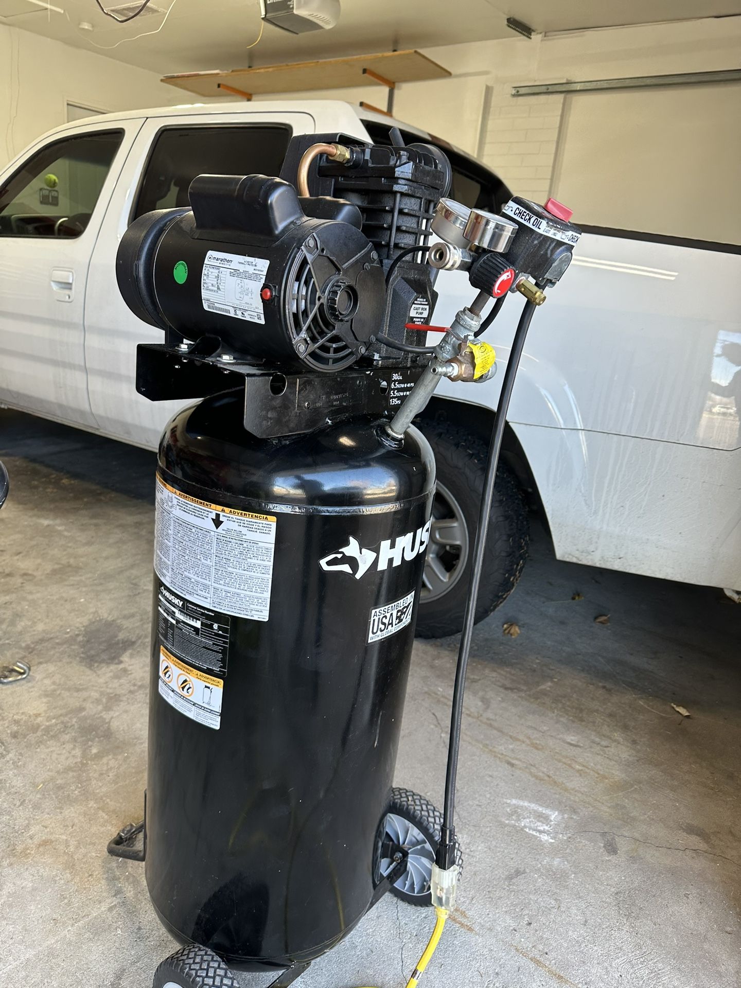 Air Compressor Huskey 30 Gallon