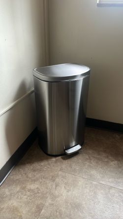Kitchen trash can