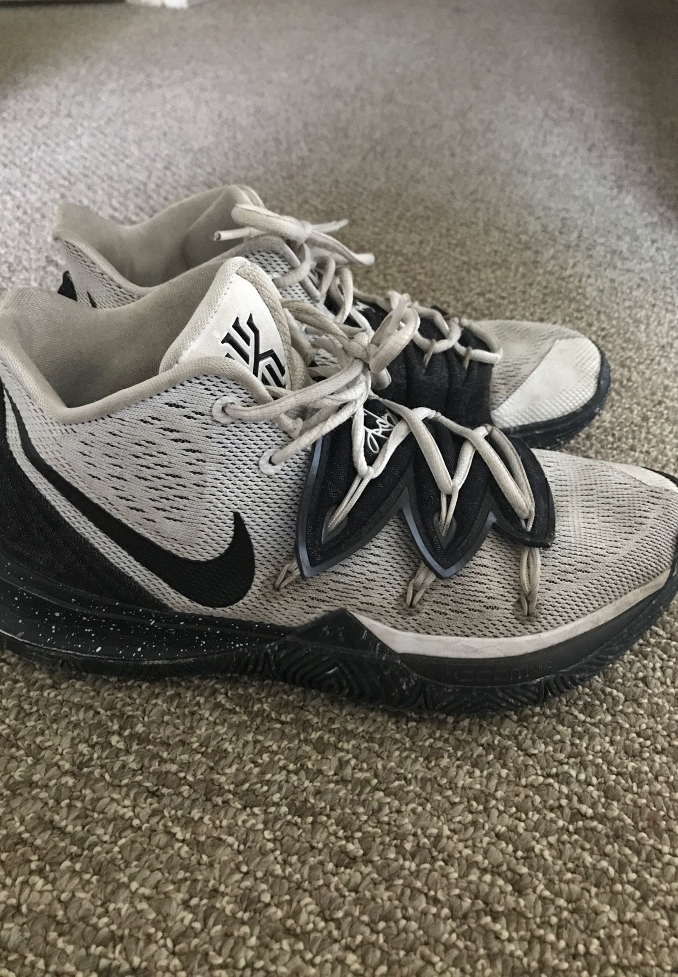 Nike Kyrie 5 Black and White Size 8