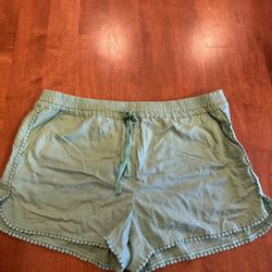 Woman’s Loft Linen Shorts Shipping Available 