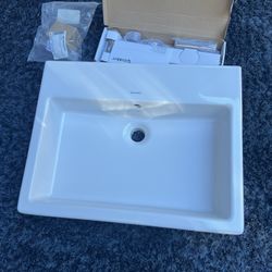 Duravit White Sink Wall Mount With Siphon. 