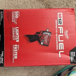 Milwaukee M12 Stubby Impact 