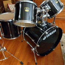 Yamaha Drum Set