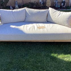Harbour Outdoor Victorian Couch. Very Clean Retail New 6000 SOLID TEAK