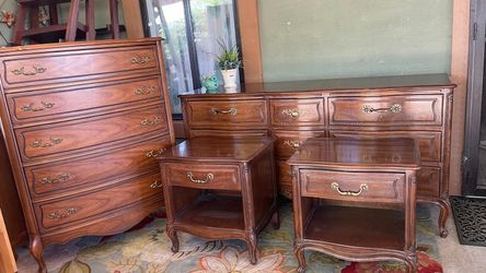 Gorgeous  Henredon solid  wood French provincial set