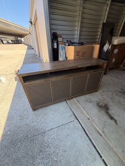 Bassett compass 4 door entertainment console