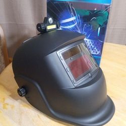New Auto Darkness Welding Helmet With Rechargeable Light