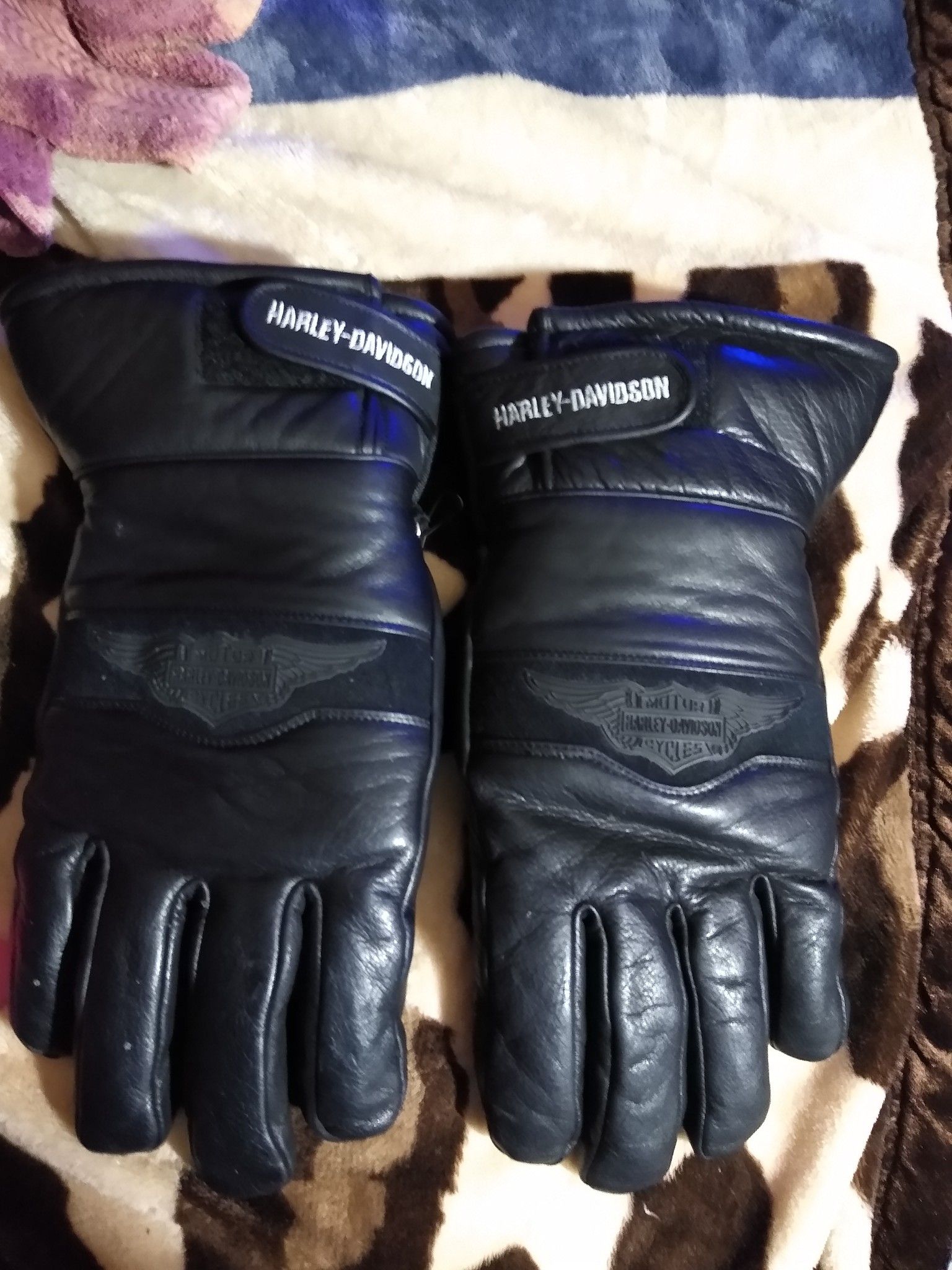 Size large men's Harley Davidson riding gloves