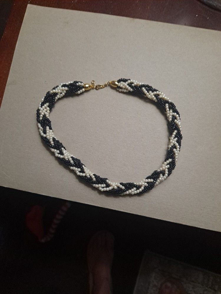 Pearls Bl And White 15.$