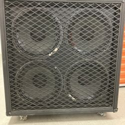 Speakers Cabinet 4x12” Woofers.